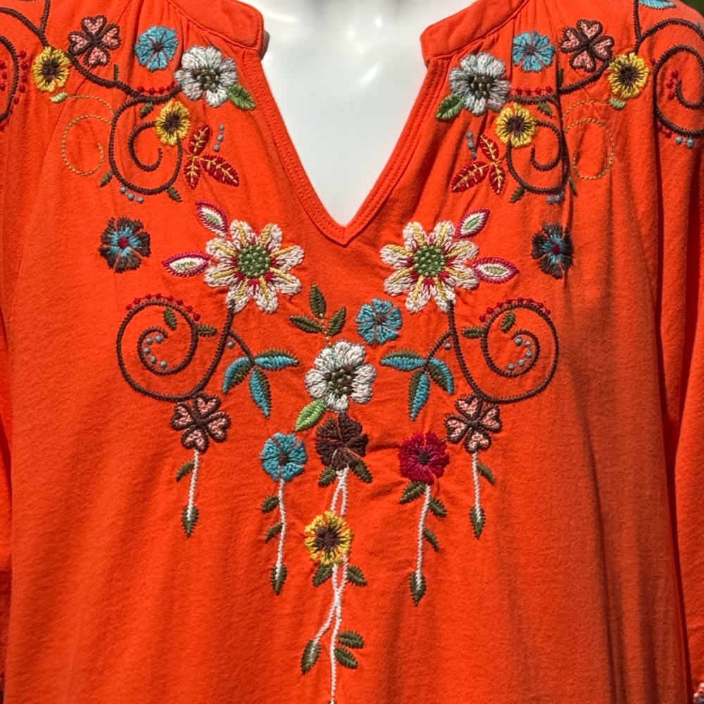 🍊JOHNNY WAS Floral Flower Embroidered T Shirt in Orange 🧡 RARE! 🌻 Medium EUC